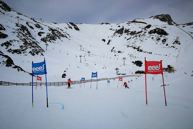 Slalom paralelo para el público infantil